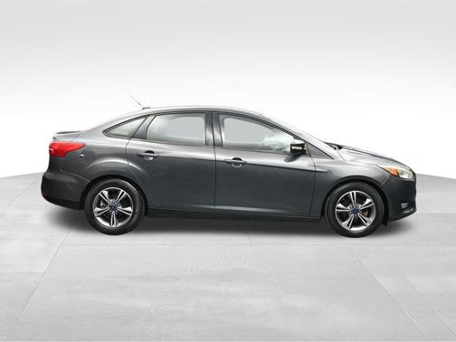Magnetic 2017 Ford Focus SE
