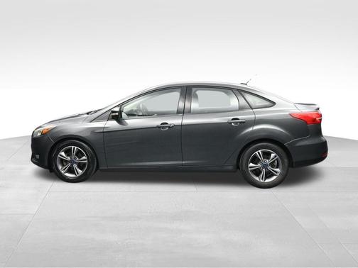 Magnetic 2017 Ford Focus SE