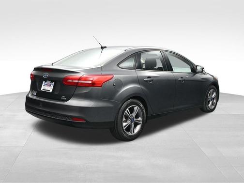 Magnetic 2017 Ford Focus SE