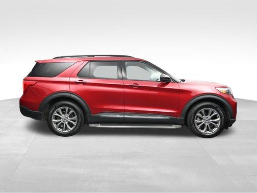 Rapid Red Metallic Tinted Clearcoat 2021 Ford Explorer XLT