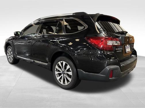 Crystal Black Silica 2018 Subaru Outback 2.5i Touring