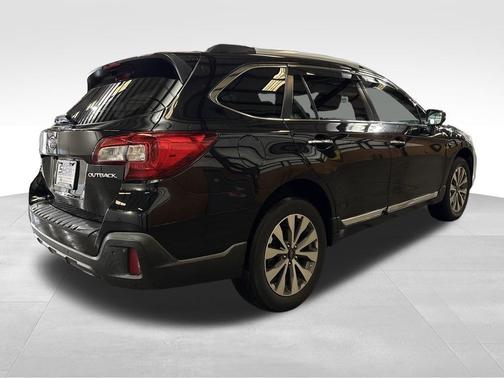 Crystal Black Silica 2018 Subaru Outback 2.5i Touring