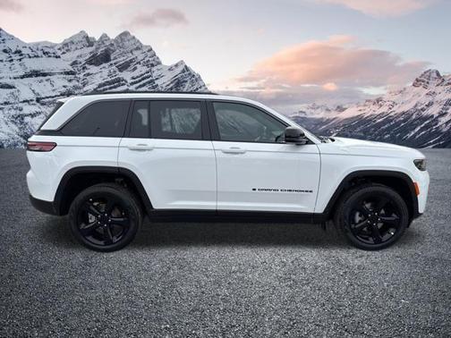 Bright White Clearcoat 2026 Jeep Grand Cherokee Limited