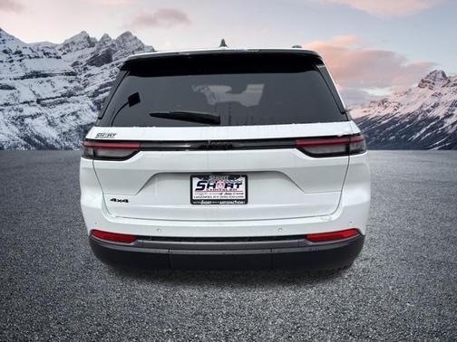 Bright White Clearcoat 2026 Jeep Grand Cherokee Limited