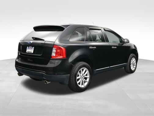 Tuxedo Black Metallic 2013 Ford Edge SE