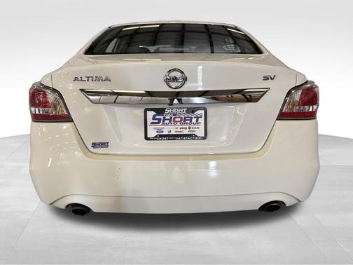 Glacier White 2015 Nissan Altima 2.5 SV