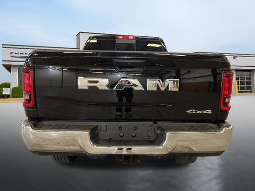 Diamond Black Crystal Pearlcoat 2025 RAM 2500 Tradesman Crew Cab 4x4 6'4' Box