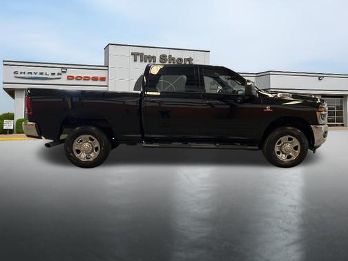 Diamond Black Crystal Pearlcoat 2025 RAM 2500 Tradesman Crew Cab 4x4 6'4' Box