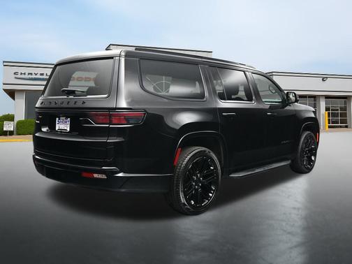 Diamond Black Crystal Pearlcoat 2024 Jeep Wagoneer Series II Carbide 4x4