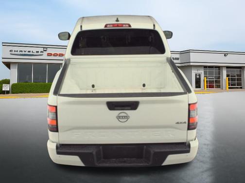 2025 Nissan Frontier SV