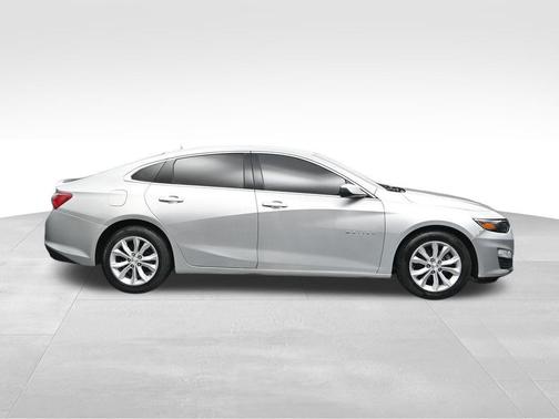 Silver Ice Metallic 2022 Chevrolet Malibu LT