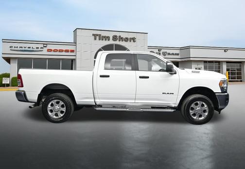 Bright White Clearcoat 2024 RAM 2500 Big Horn Crew Cab 4x4 6'4' Box