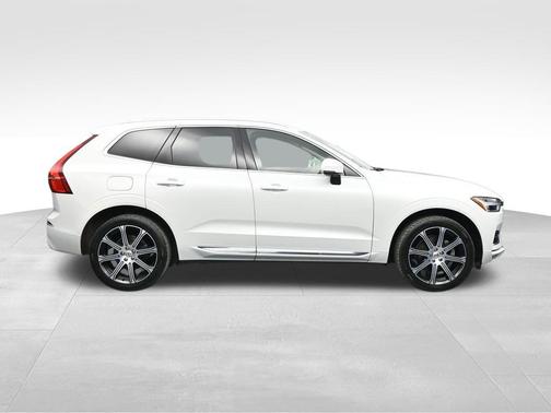 Crystal White Metallic 2020 Volvo XC60 T5 Inscription