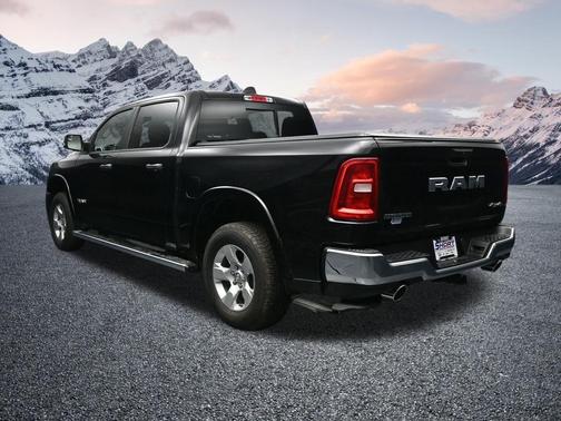 Diamond Black Crystal Pearlcoat 2026 RAM 1500 Big Horn/Lone Star