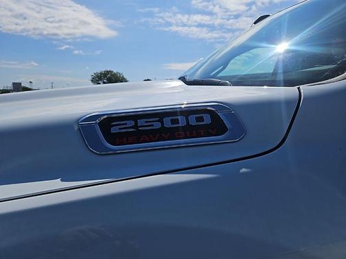 Bright White Clearcoat 2024 RAM 2500 Big Horn Crew Cab 4x4 6'4' Box