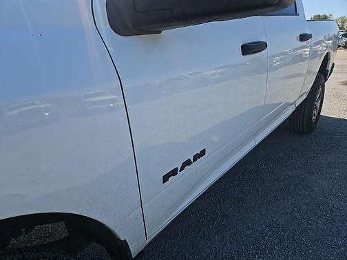 Bright White Clearcoat 2024 RAM 2500 Big Horn Crew Cab 4x4 6'4' Box