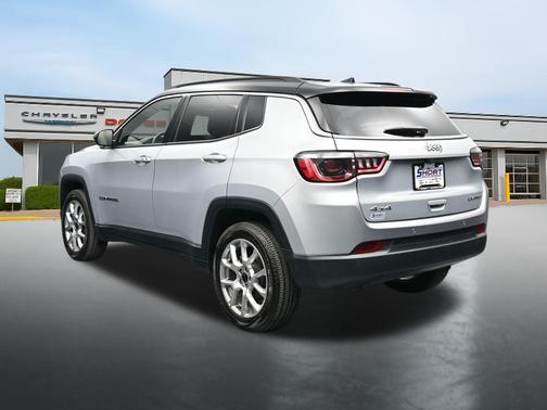 Silver Zynith Metallic Clearcoat 2025 Jeep Compass Limited