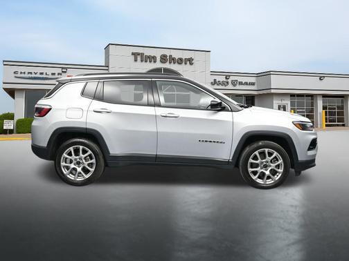 Silver Zynith Metallic Clearcoat 2025 Jeep Compass Limited