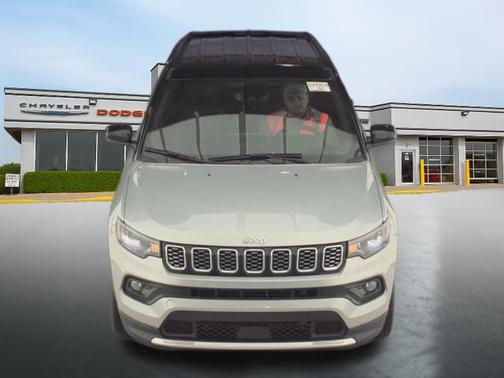 Silver Zynith Metallic Clearcoat 2025 Jeep Compass Limited