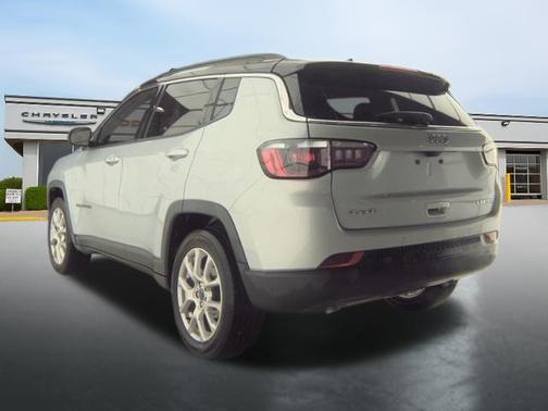 Silver Zynith Metallic Clearcoat 2025 Jeep Compass Limited