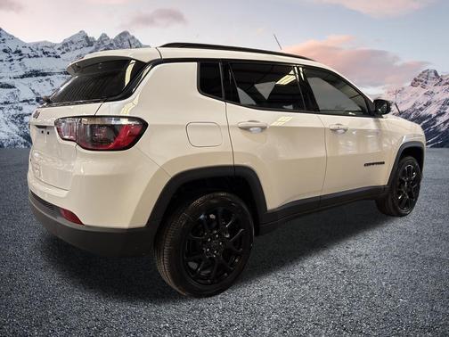 Bright White Clearcoat 2026 Jeep Compass Latitude