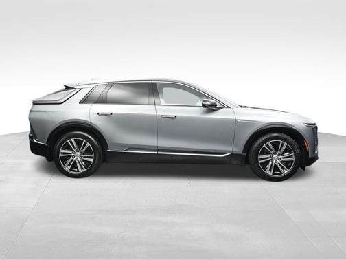 Argent Silver Metallic 2024 Cadillac LYRIQ Luxury