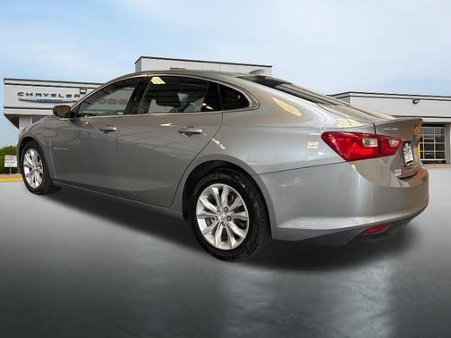 Sterling Gray Metallic 2023 Chevrolet Malibu FWD 1LT