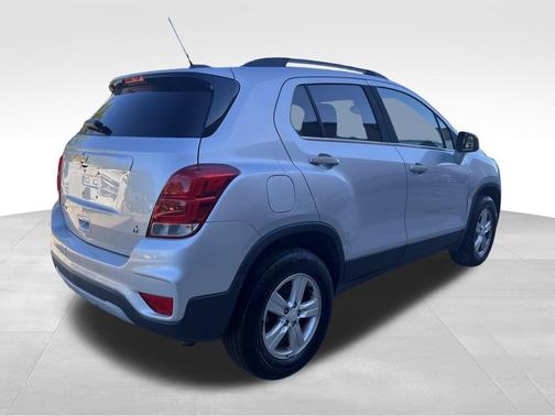Silver Ice Metallic 2018 Chevrolet Trax LT