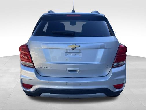 Silver Ice Metallic 2018 Chevrolet Trax LT