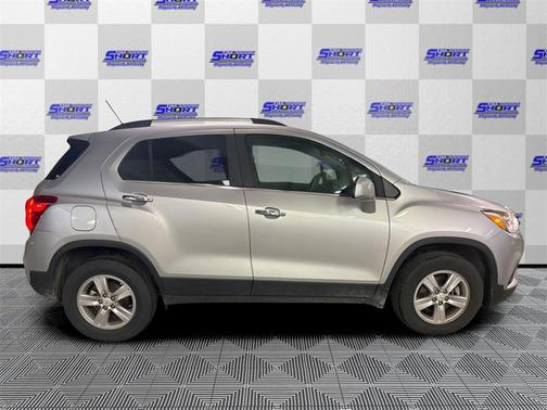 Silver Ice Metallic 2018 Chevrolet Trax LT