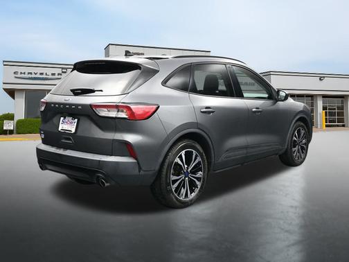 Carbonized Gray Metallic 2022 Ford Escape SE