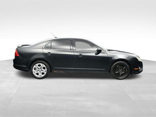 Tuxedo Black Metallic 2010 Ford Fusion SE