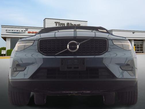 Blue 2024 Volvo XC40 B5 Core