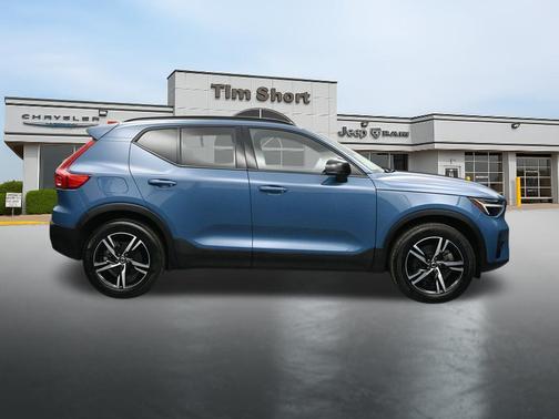 Blue 2024 Volvo XC40 B5 Core