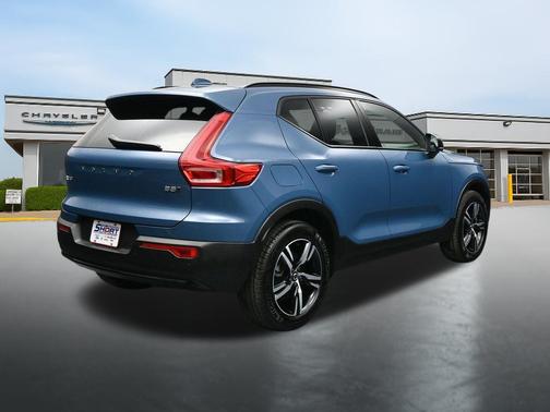 Blue 2024 Volvo XC40 B5 Core