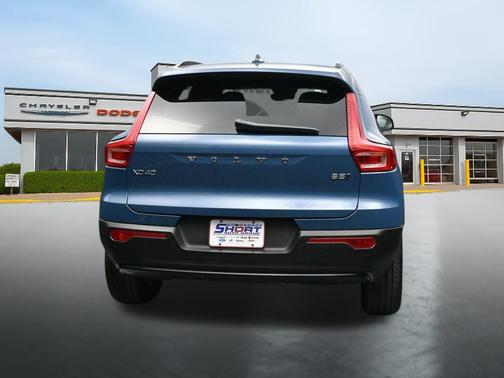 Blue 2024 Volvo XC40 B5 Core