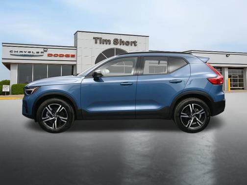 Blue 2024 Volvo XC40 B5 Core