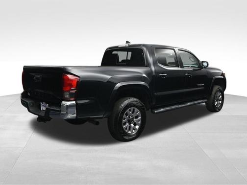 Midnight Black Metallic 2018 Toyota Tacoma SR5