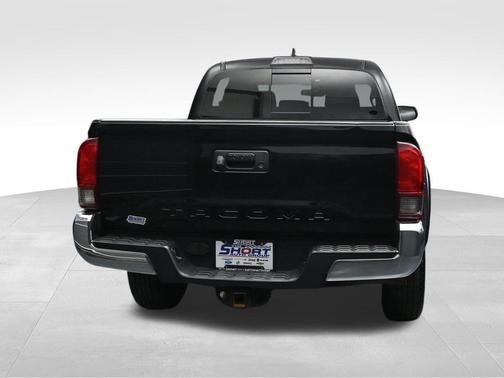 Midnight Black Metallic 2018 Toyota Tacoma SR5