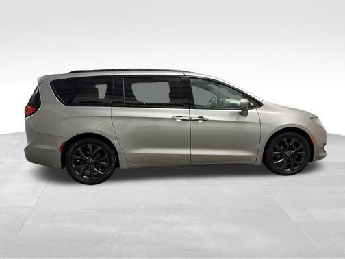 2018 Chrysler Pacifica Touring-L Plus
