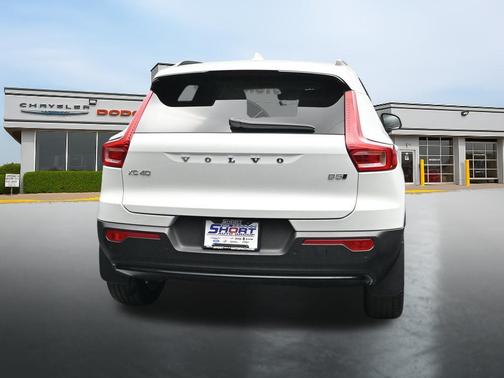 Crystal White Metallic 2024 Volvo XC40 B5 Plus Dark Theme