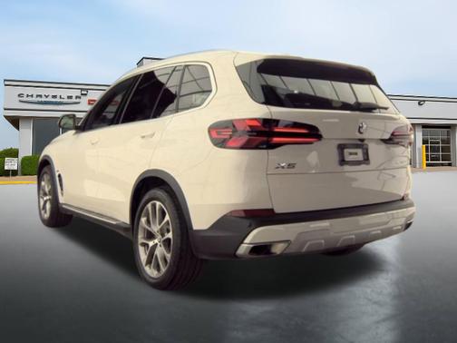 Alpine White 2026 BMW X5 xDrive40i