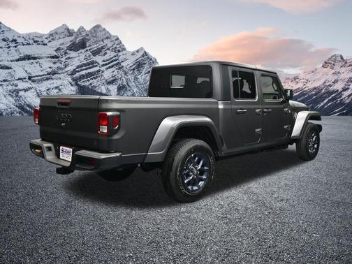 Granite Crystal Metallic Clearcoat 2026 Jeep Gladiator 85th Anniversary Edition