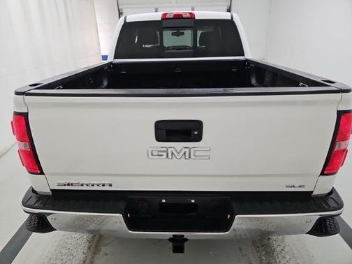 White 2018 GMC Sierra 1500 SLE