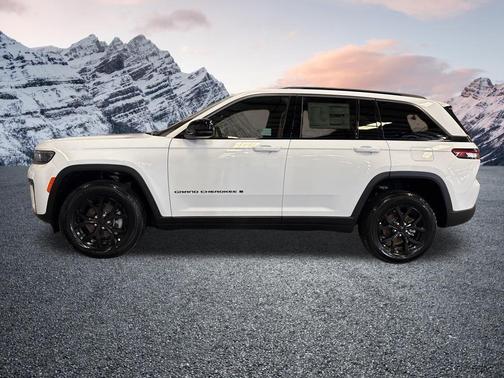 Bright White Clearcoat 2026 Jeep Grand Cherokee Altitude