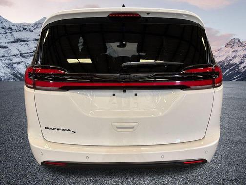 Bright White Clearcoat 2026 Chrysler Pacifica L