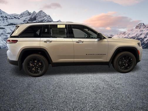Silver Zynith 2026 Jeep Grand Cherokee Altitude