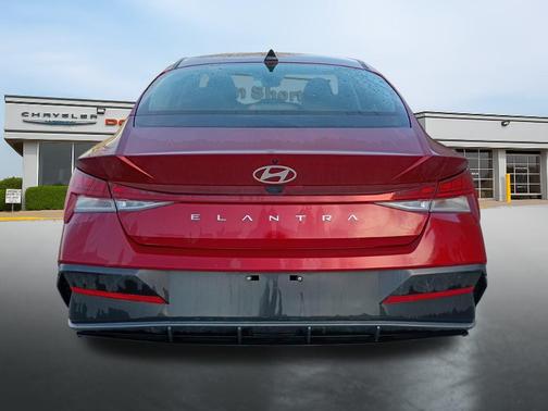 2025 Hyundai ELANTRA SEL