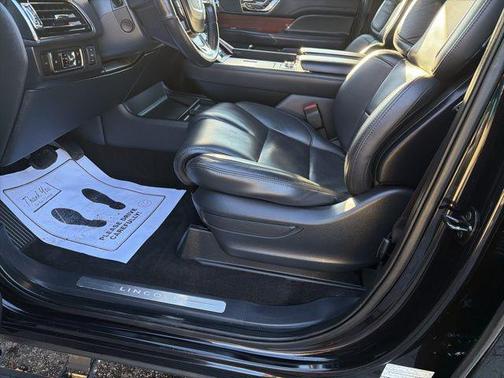 Infinite Black Metallic Clearcoat 2023 Lincoln Navigator Reserve