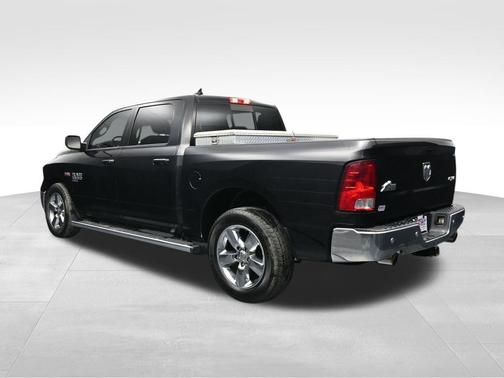 Brilliant Black Crystal Pearlcoat 2019 RAM 1500 Big Horn